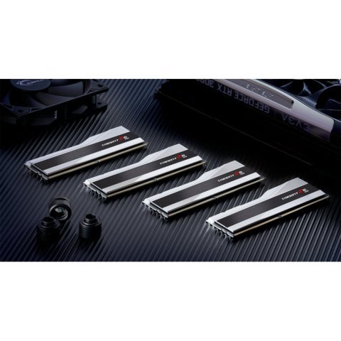 Модуль памяти для компьютера DDR5 32GB (2x16GB) 6000 MHz Trident Z5 RGB Silver G.Skill (F5-6000J4040F16GX2-TZ5RS) - Нулевой остаток (Feed) - Нулевой остаток (Feed)