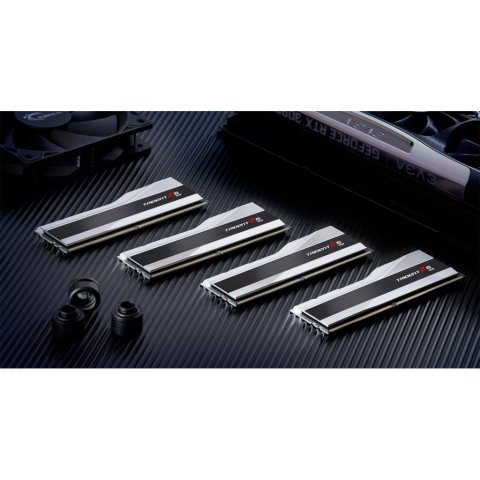 Модуль памяти для компьютера DDR5 32GB (2x16GB) 7600 MHz Trident Z5 RGB Silver G.Skill (F5-7600J3646G16GX2-TZ5RS) - Нулевой остаток (Feed) - Нулевой остаток (Feed)