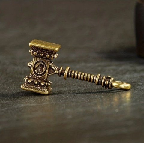 Брелок World of Warcraft Doomhammer Варкрафт латунь 6 см. - -